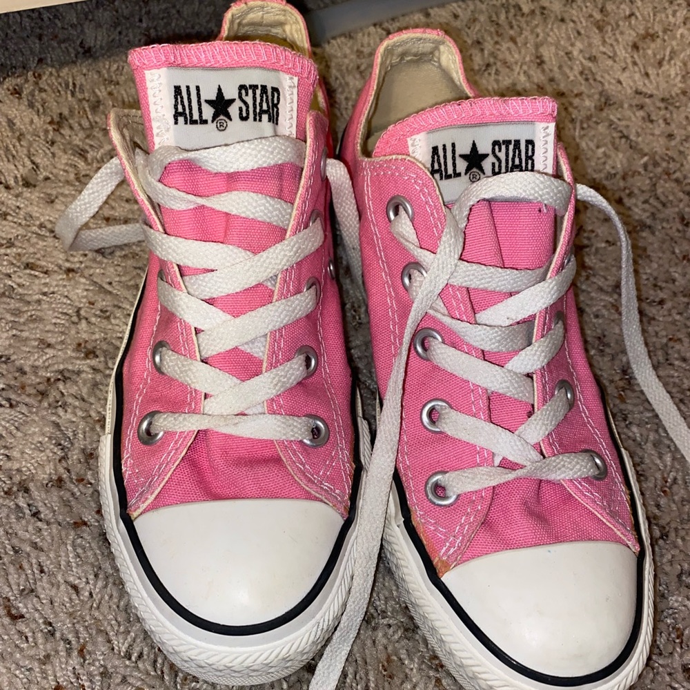 Woman’s converse size 6 pink
